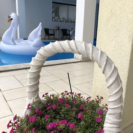 Villa Azra